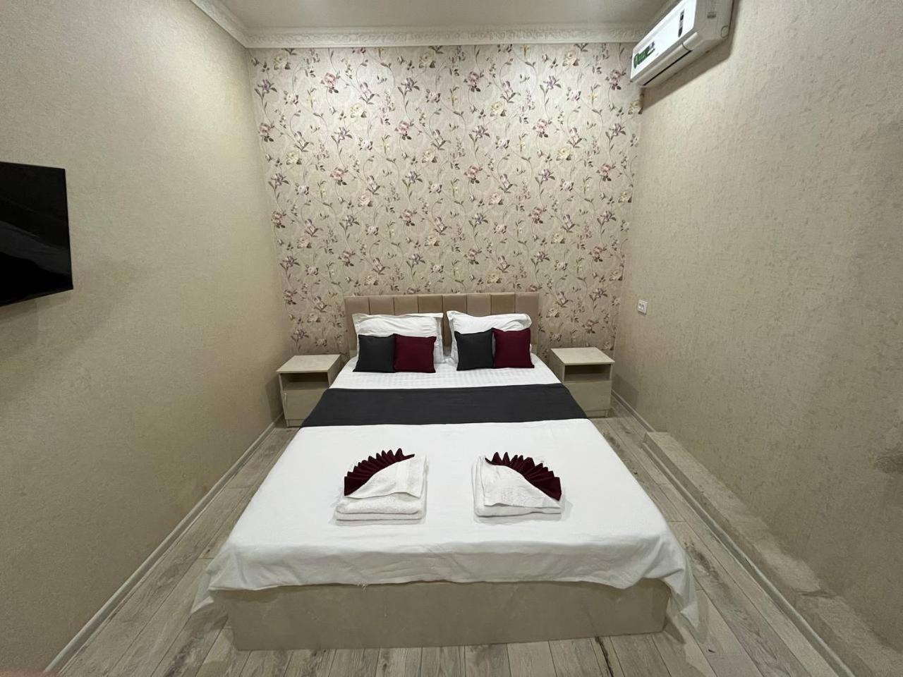 Fenix Hotel Tasjkent Buitenkant foto