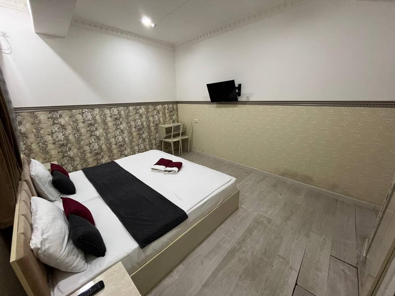 Fenix Hotel Tasjkent Buitenkant foto