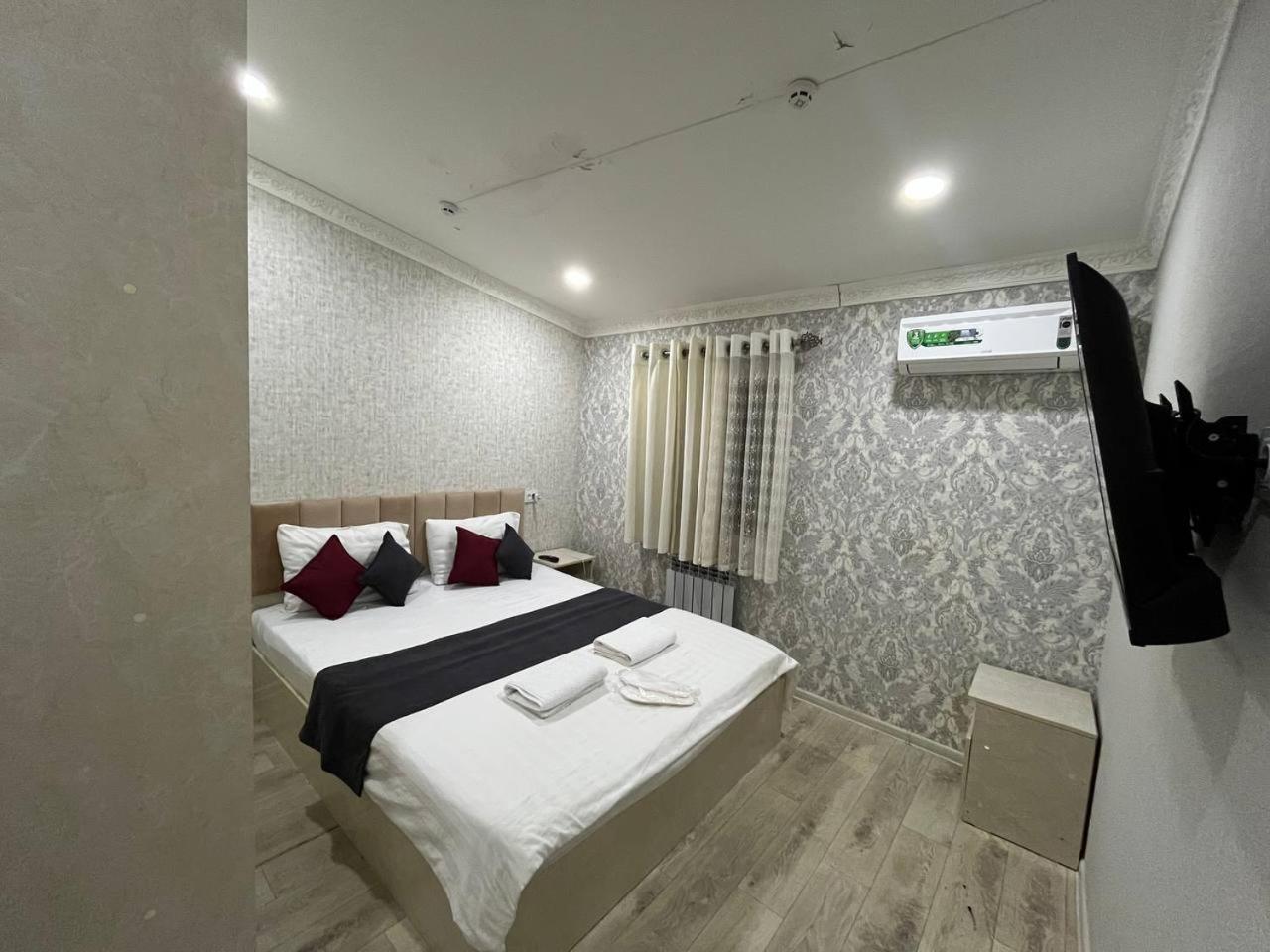 Fenix Hotel Tasjkent Buitenkant foto