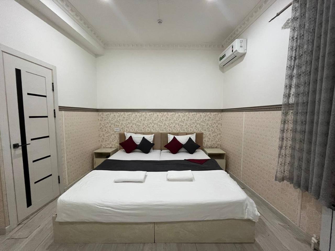 Fenix Hotel Tasjkent Buitenkant foto