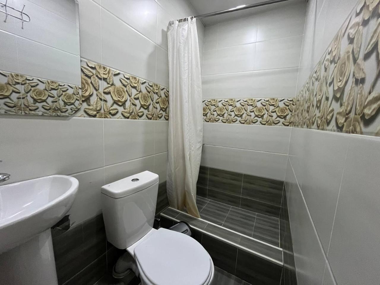 Fenix Hotel Tasjkent Buitenkant foto