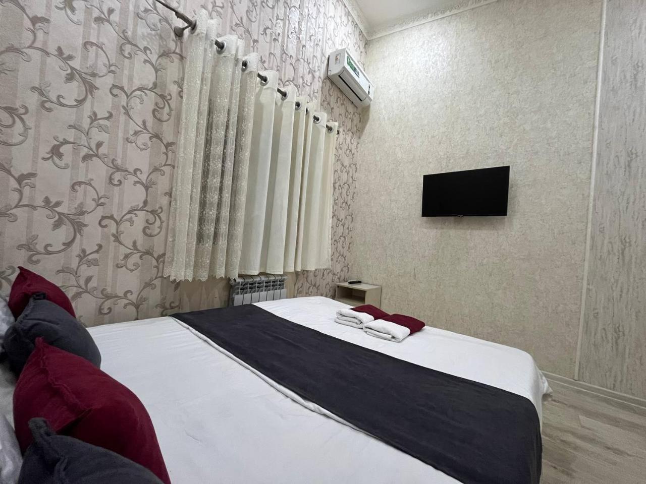 Fenix Hotel Tasjkent Buitenkant foto