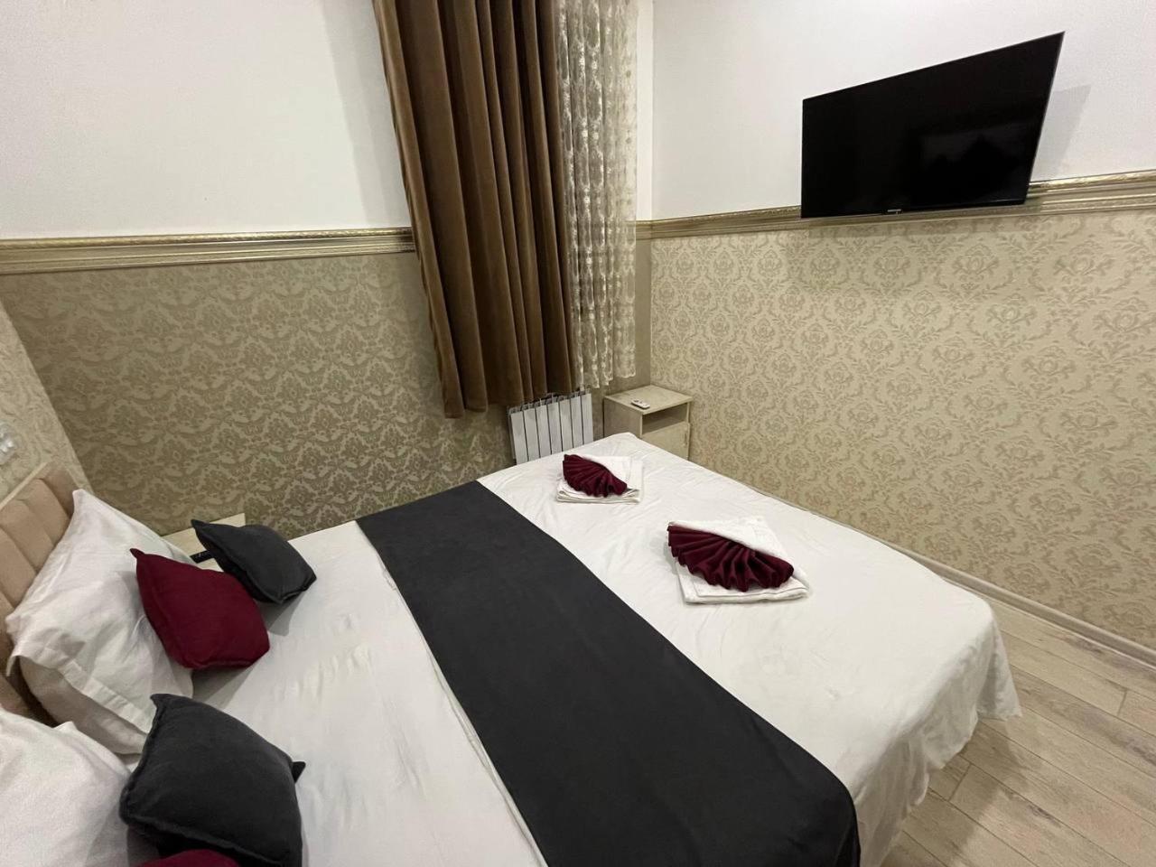 Fenix Hotel Tasjkent Buitenkant foto