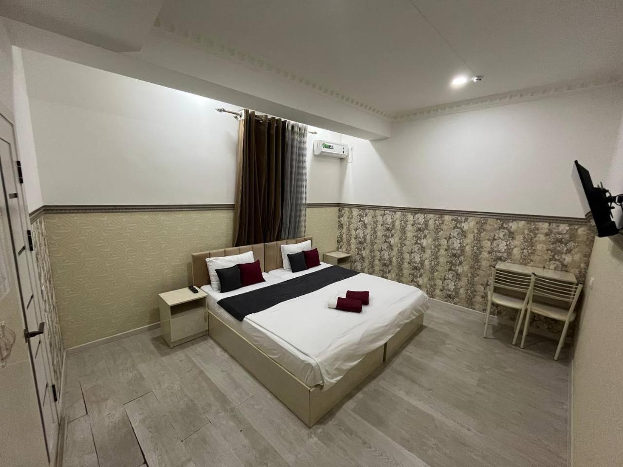 Fenix Hotel Tasjkent Buitenkant foto