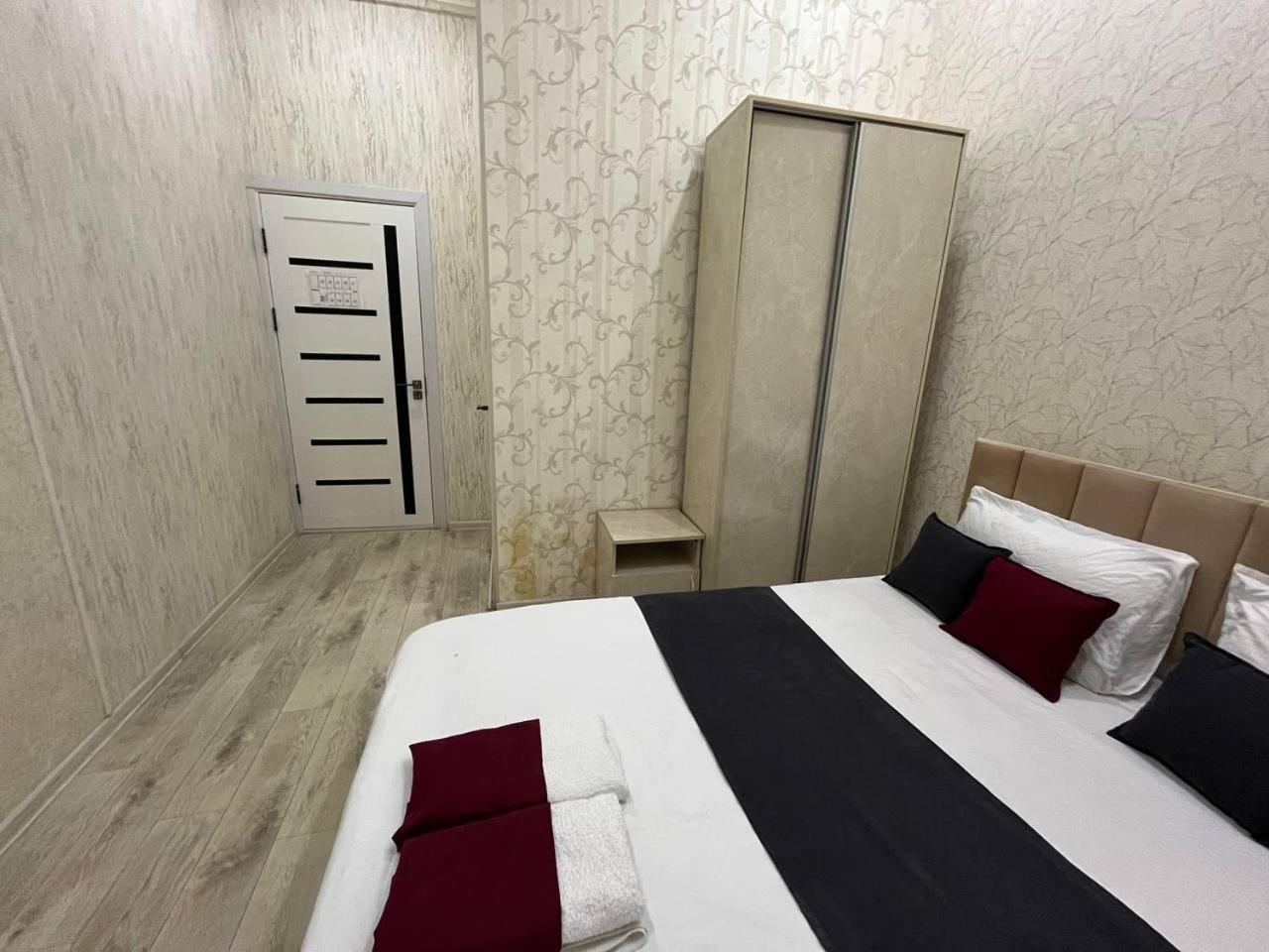 Fenix Hotel Tasjkent Buitenkant foto