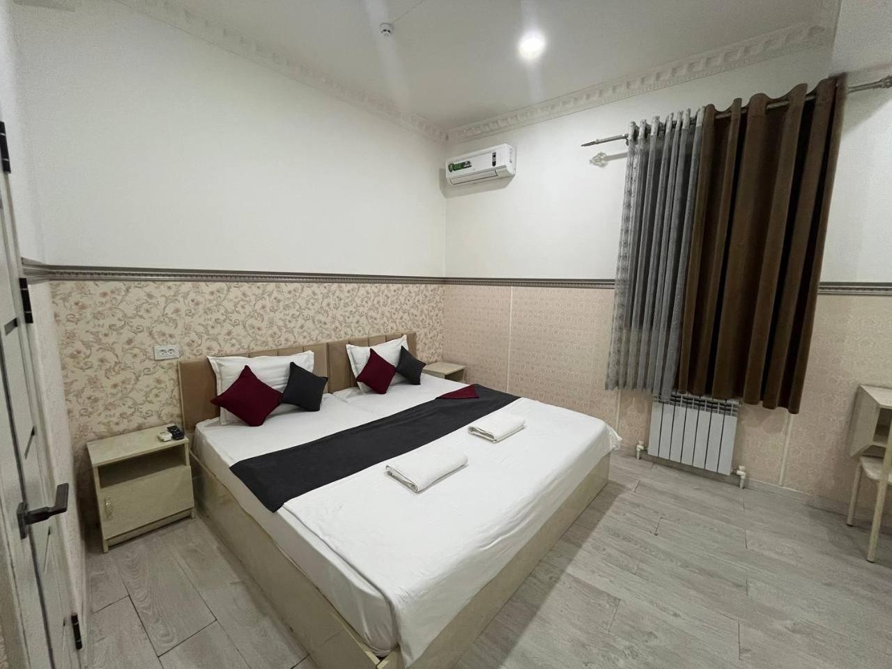Fenix Hotel Tasjkent Buitenkant foto