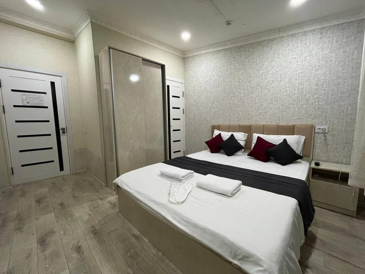 Fenix Hotel Tasjkent Buitenkant foto