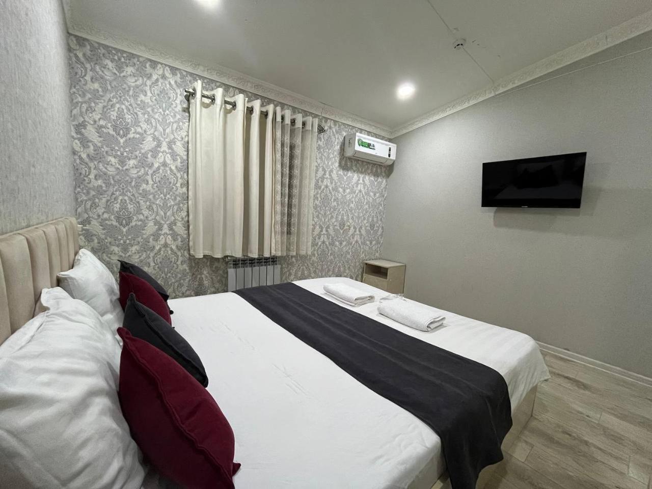 Fenix Hotel Tasjkent Buitenkant foto