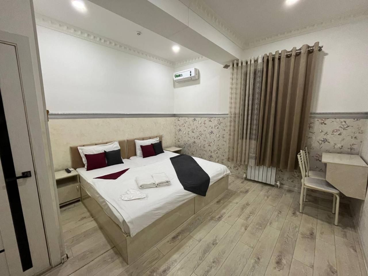 Fenix Hotel Tasjkent Buitenkant foto