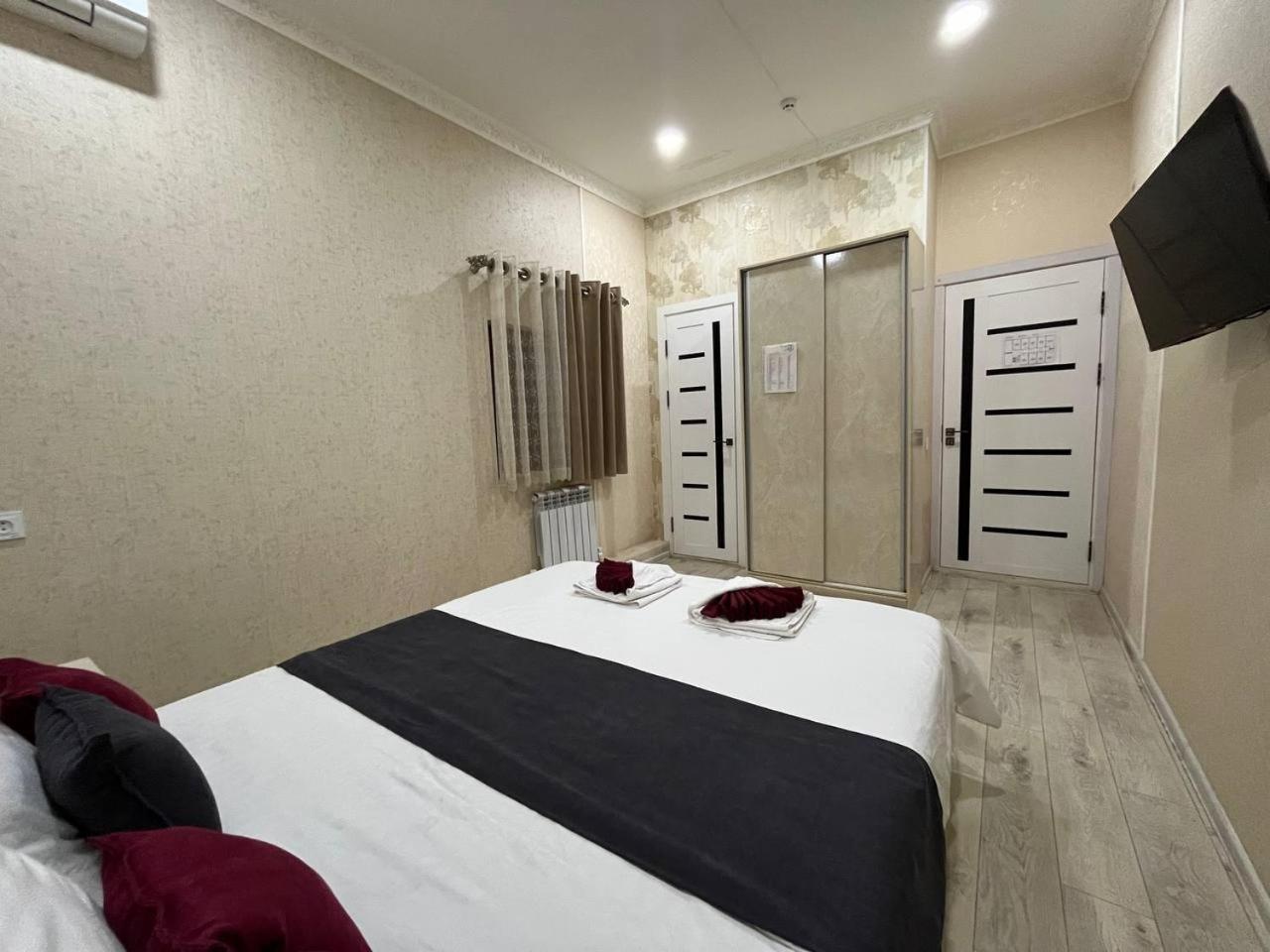 Fenix Hotel Tasjkent Buitenkant foto