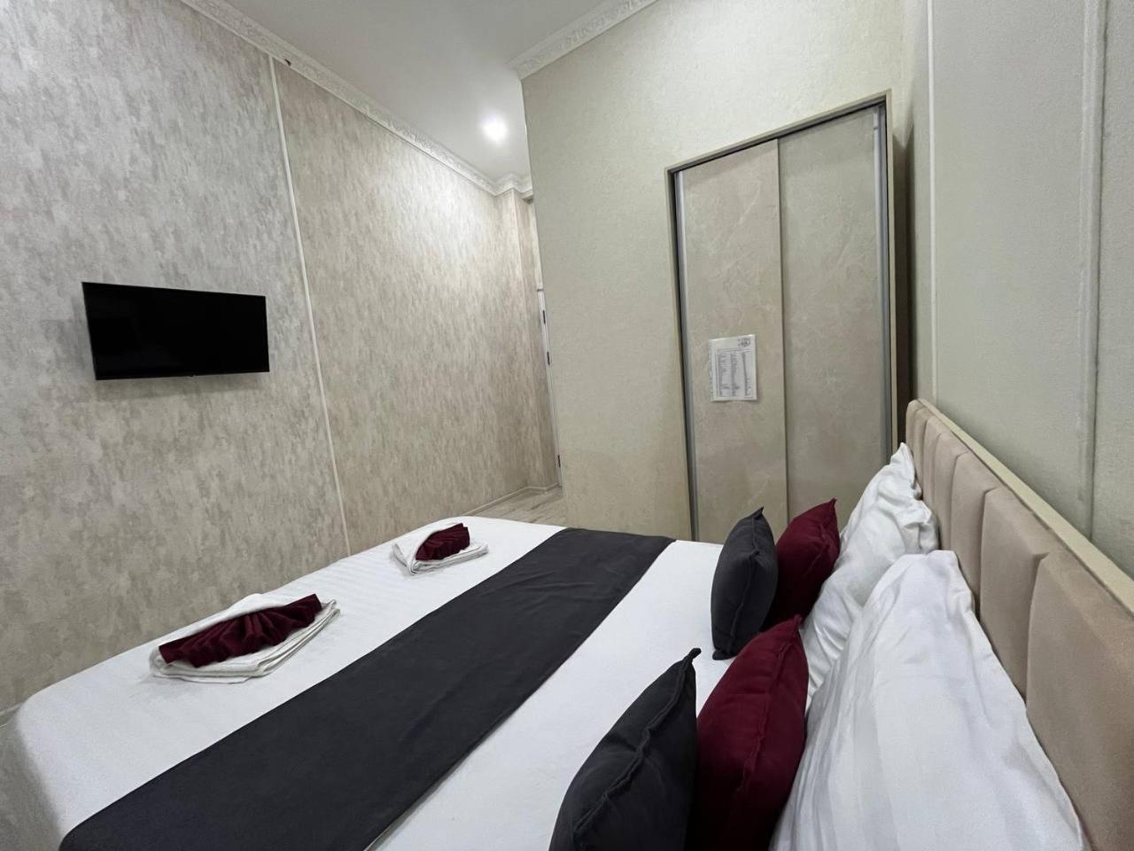 Fenix Hotel Tasjkent Buitenkant foto
