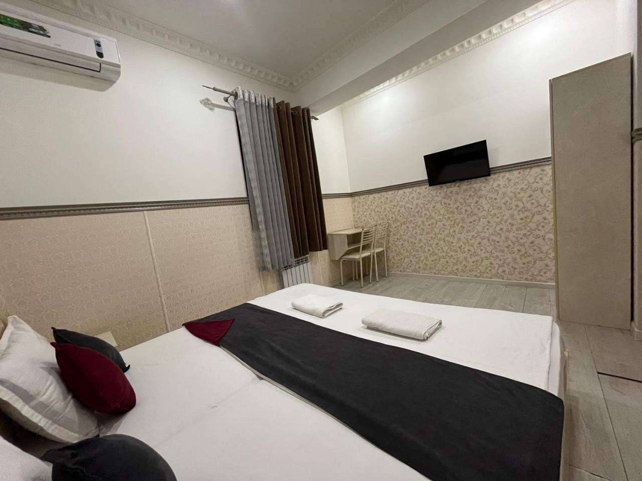 Fenix Hotel Tasjkent Buitenkant foto