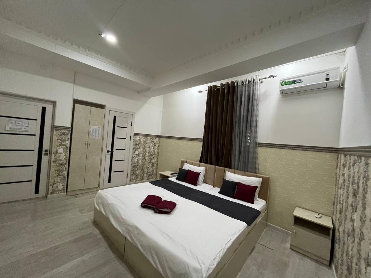 Fenix Hotel Tasjkent Buitenkant foto