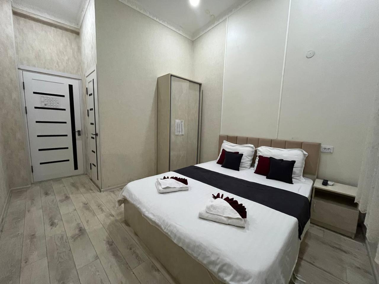 Fenix Hotel Tasjkent Buitenkant foto