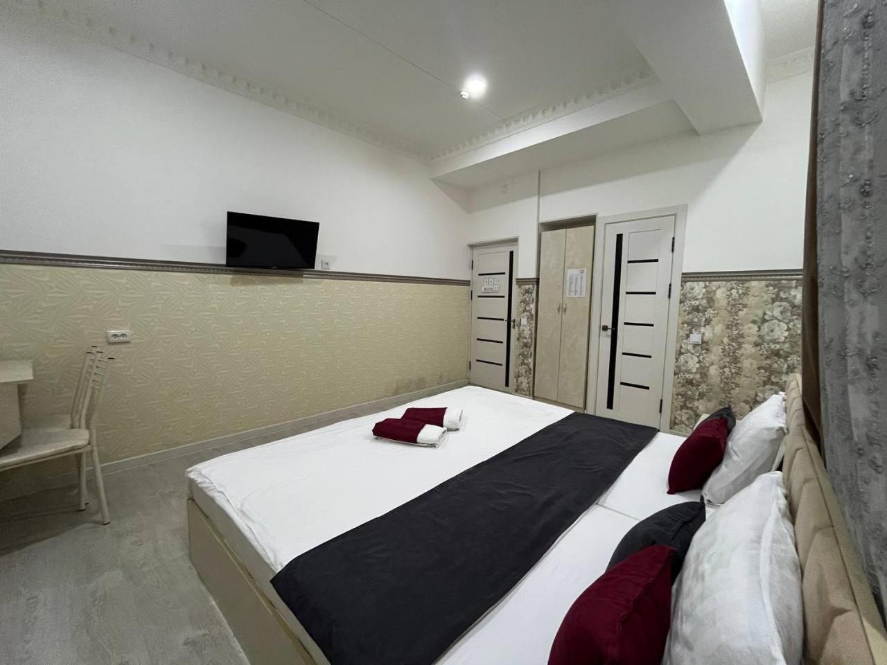 Fenix Hotel Tasjkent Buitenkant foto