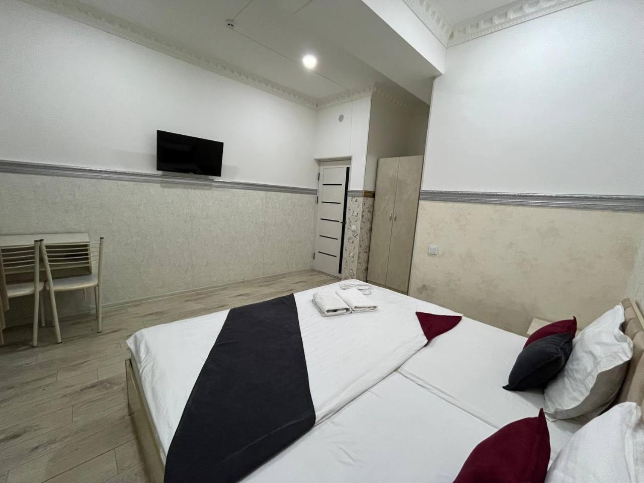 Fenix Hotel Tasjkent Buitenkant foto
