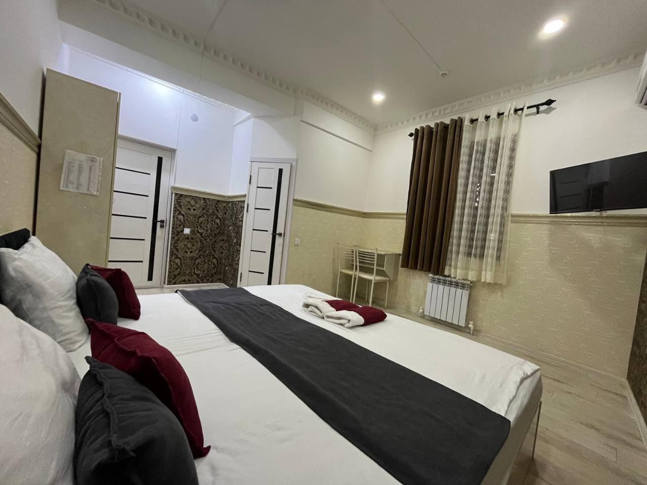 Fenix Hotel Tasjkent Buitenkant foto
