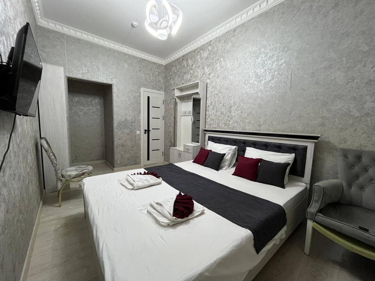 Fenix Hotel Tasjkent Buitenkant foto